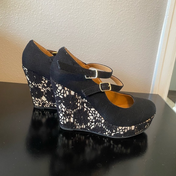 Size 6 black canvas wedges with lace design - Picture 2 of 3